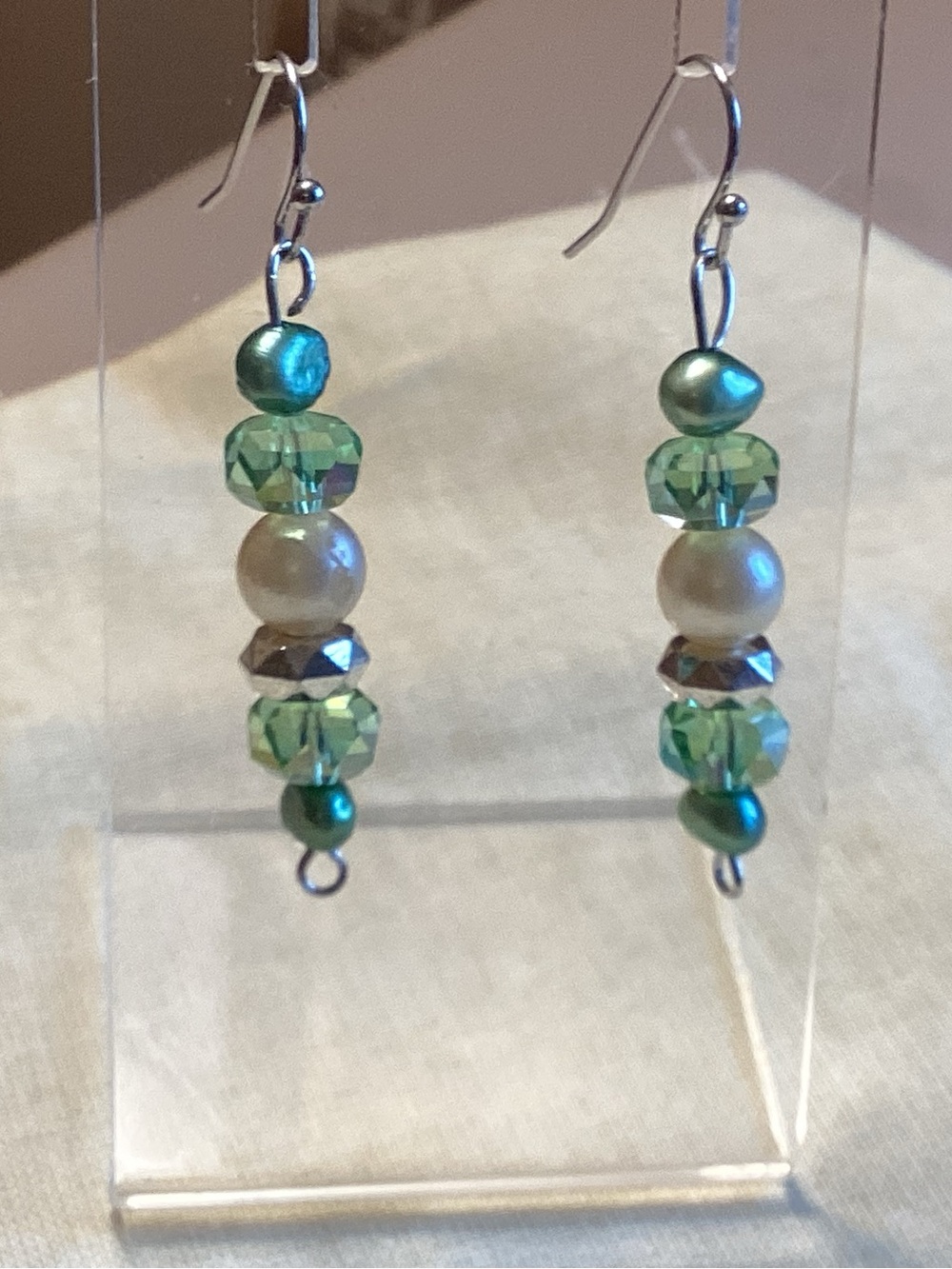 NWOT. Green Faceteed Crystal Earrings with Silvertone Earwires